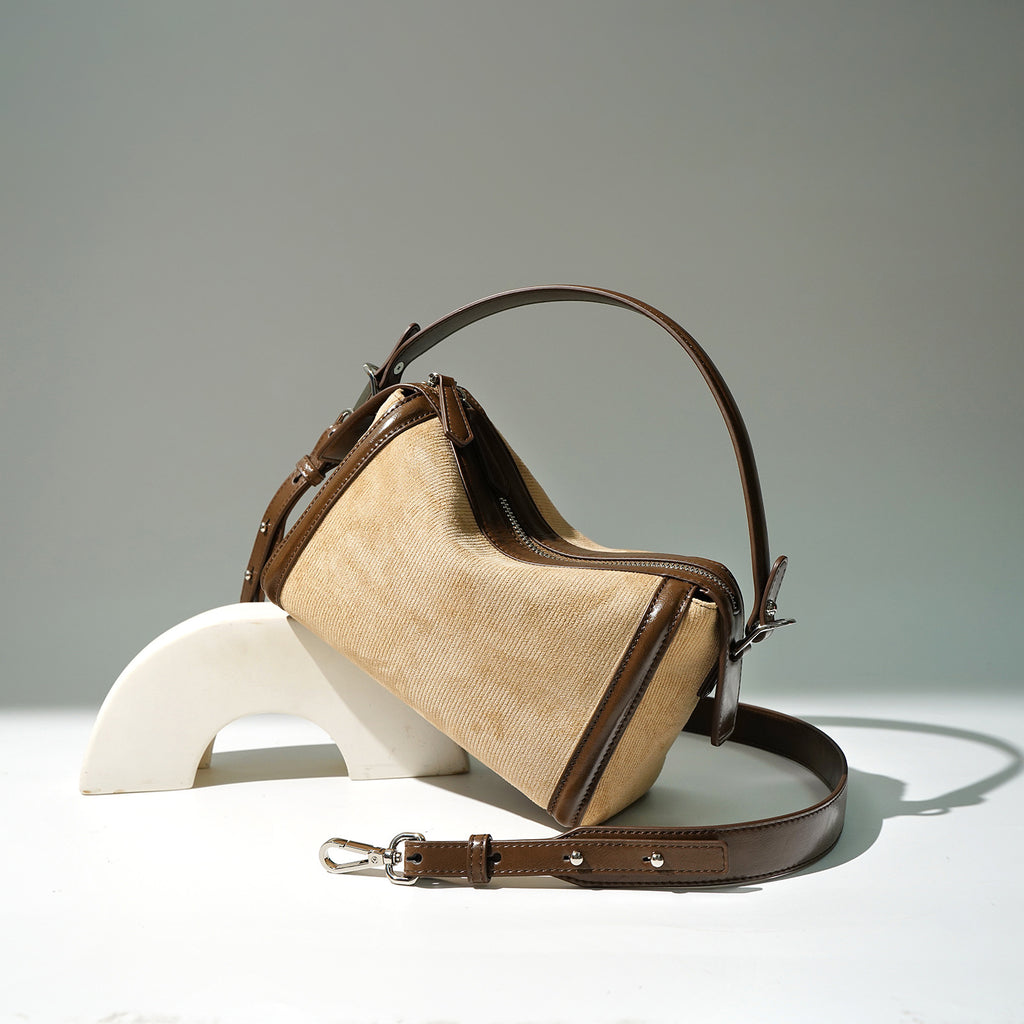 Sac oreiller texturé en croûte de cuir - vue 7