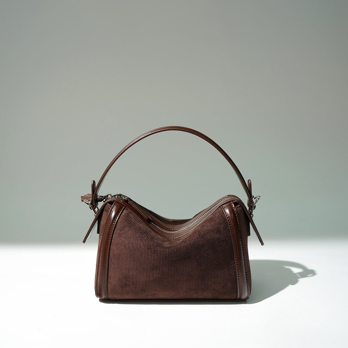 Sac oreiller texturé en croûte de cuir