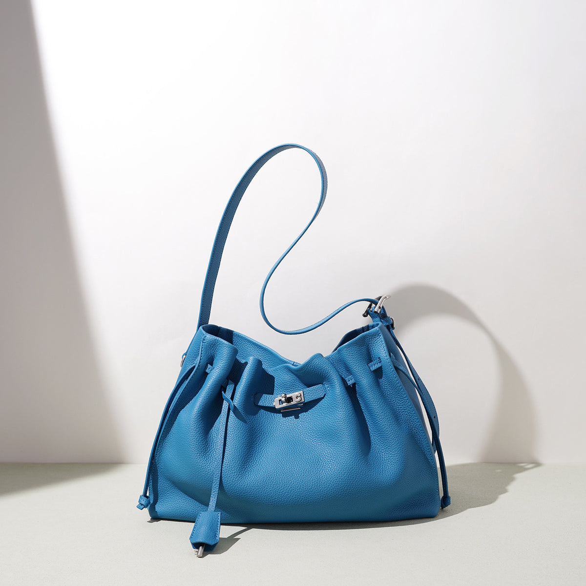 Sac seau plissé en cuir pleine fleur