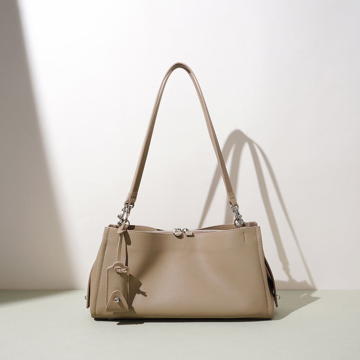 Sac bandoulière citadin en croûte de cuir