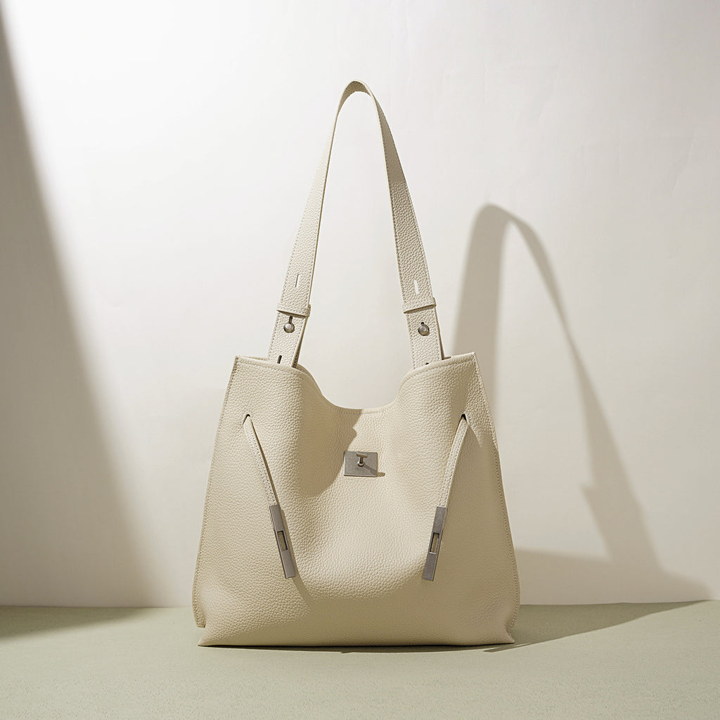 Sac seau élégant en cuir porté épaule
