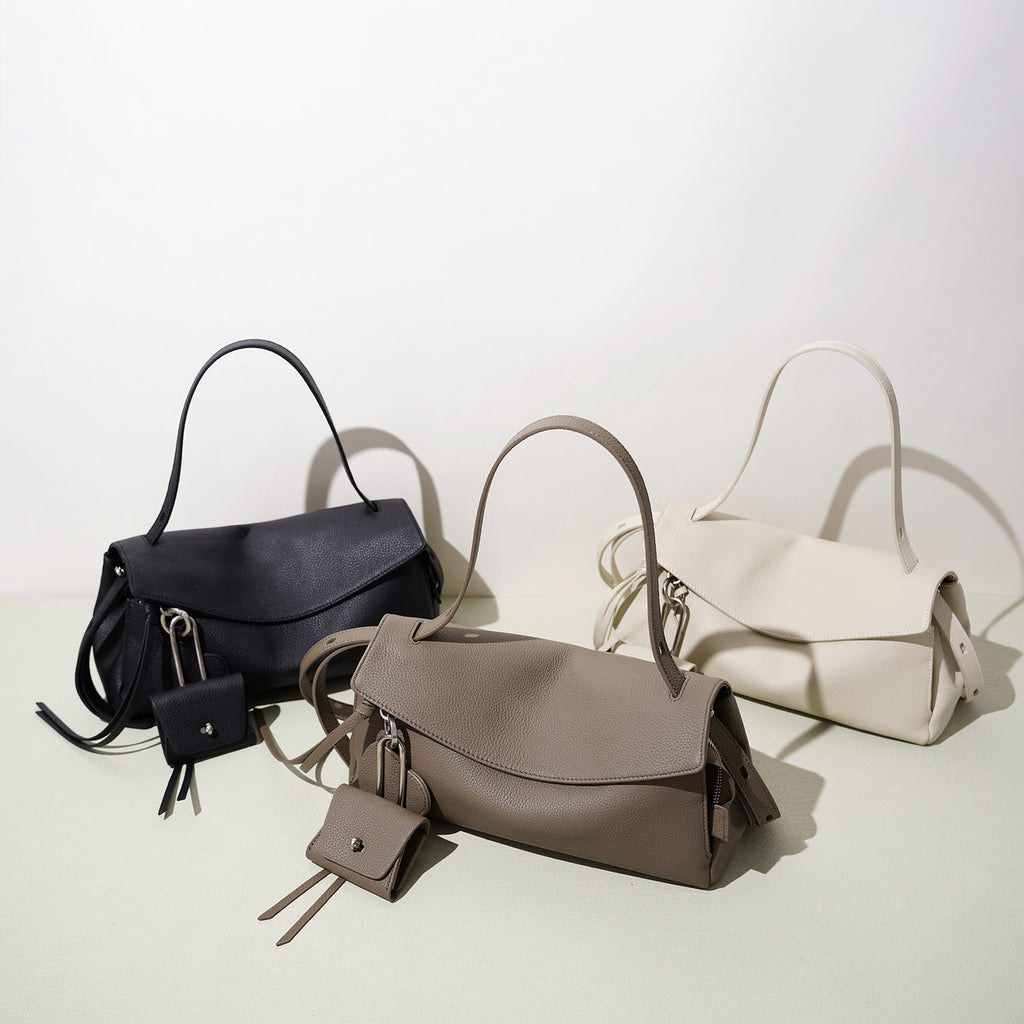 Sac bandoulière Luxe discret en cuir - vue 2