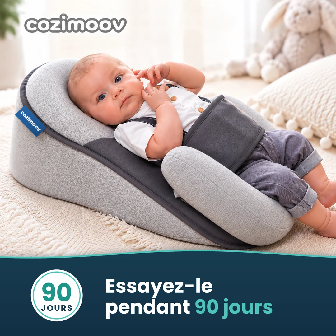 Coussin bébé incliné Cozimoov avec bébé éveillé